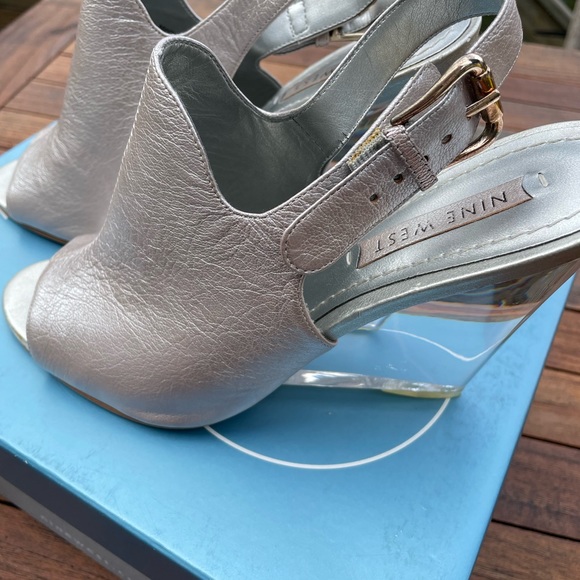NINE WEST SILVER TOBAGO TRANSLUCENT WEDGE. SIZE 7.5 - Picture 11 of 11